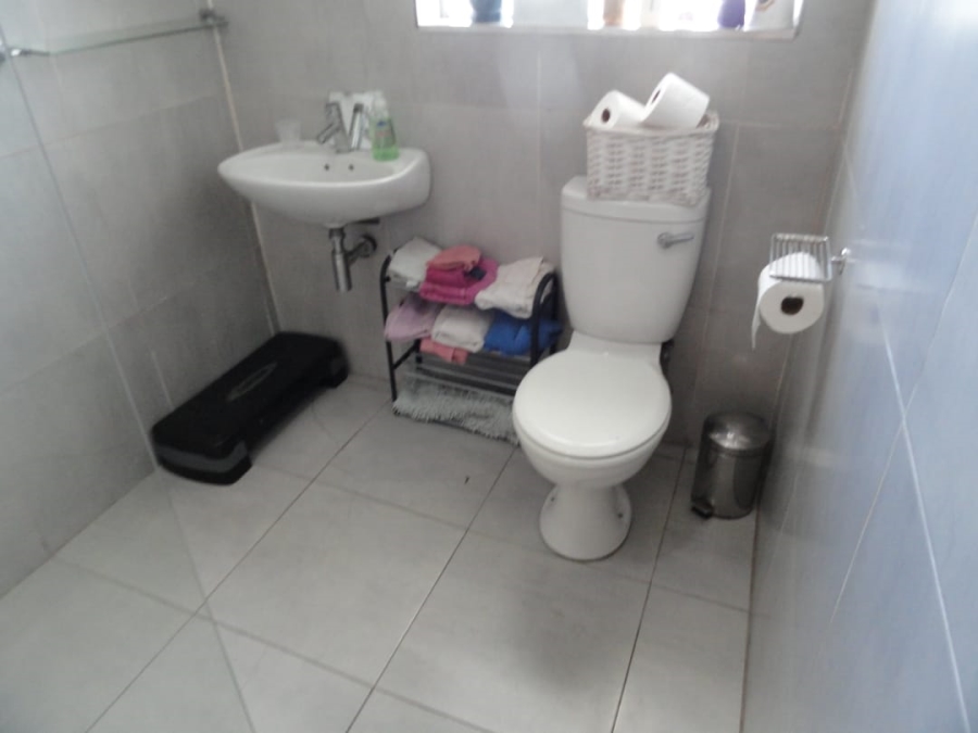 4 Bedroom Property for Sale in Avondale Western Cape